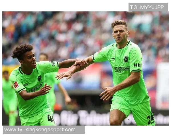 沙尔克04在德乙中表现出色卡里乌斯守门稳健15场比赛零封8次